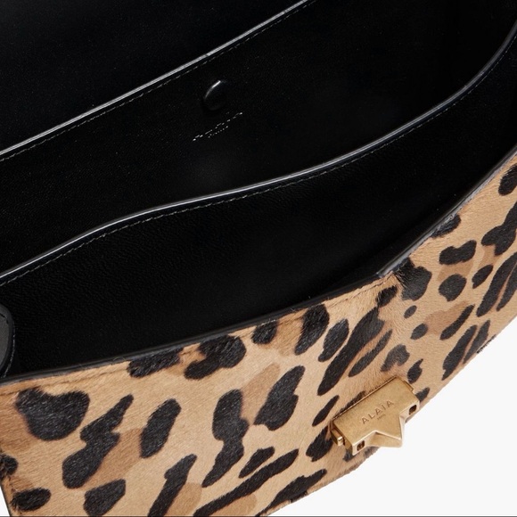 ALAÏA Le Papa leopard-print calf hair leather bag - Picture 5 of 6